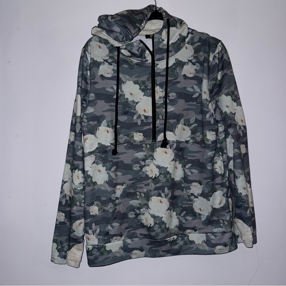 Rogue Society women’s size large quarter zip Hoodie camo floral print